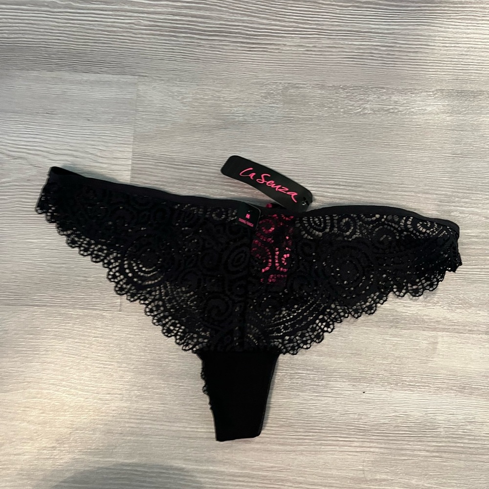 NWT La Senza Black Lace Thong size medium
